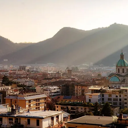 Lake And City View - Downtown Lägenhet Como